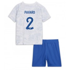 Frankrike Benjamin Pavard #2 Bortaställ Barn VM 2022 Korta ärmar (+ Korta byxor)